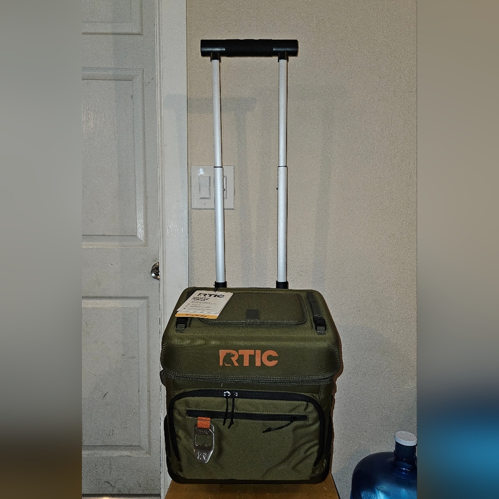 RTIC Everyday Wheeled Cooler 40 Can Ice Chest